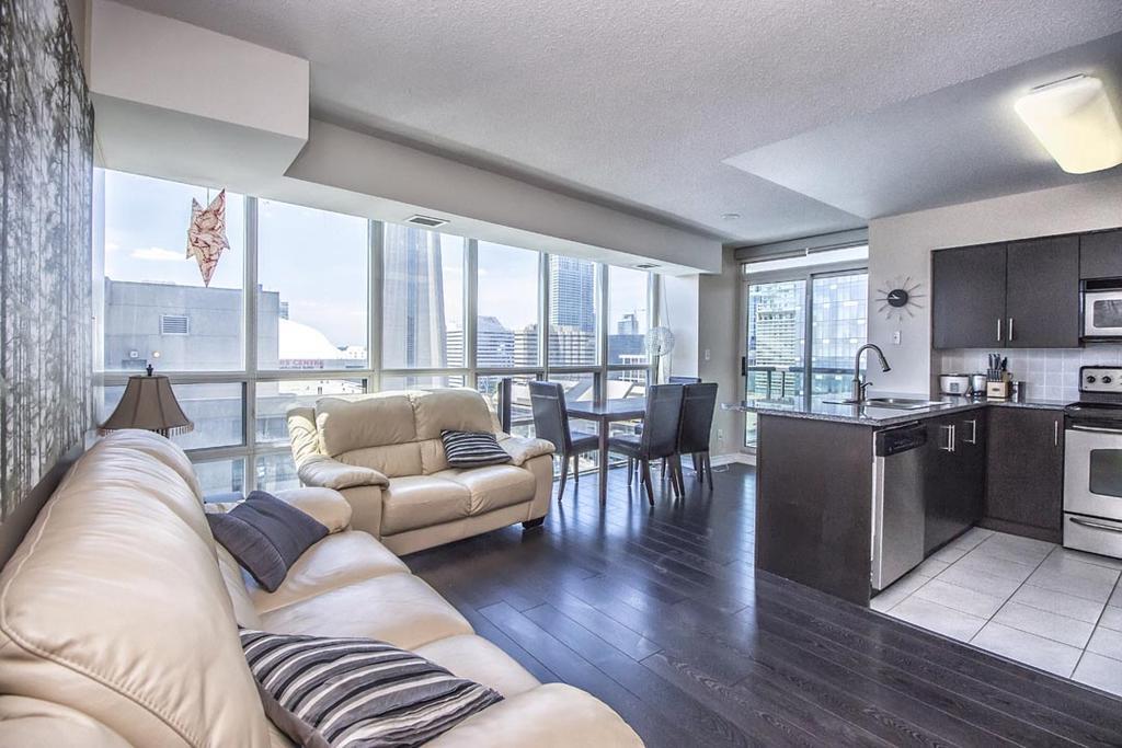 Napa Furnished Suites At Cn Tower & Maple Leaf Square Toronto Værelse billede