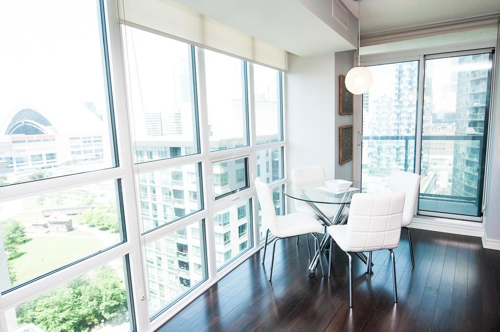 Napa Furnished Suites At Cn Tower & Maple Leaf Square Toronto Eksteriør billede