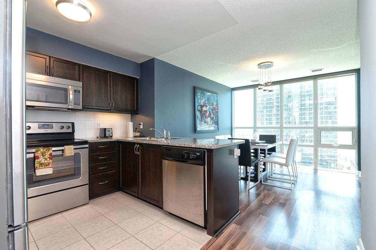 Napa Furnished Suites At Cn Tower & Maple Leaf Square Toronto Eksteriør billede