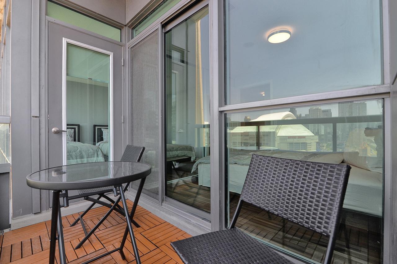Napa Furnished Suites At Cn Tower & Maple Leaf Square Toronto Eksteriør billede
