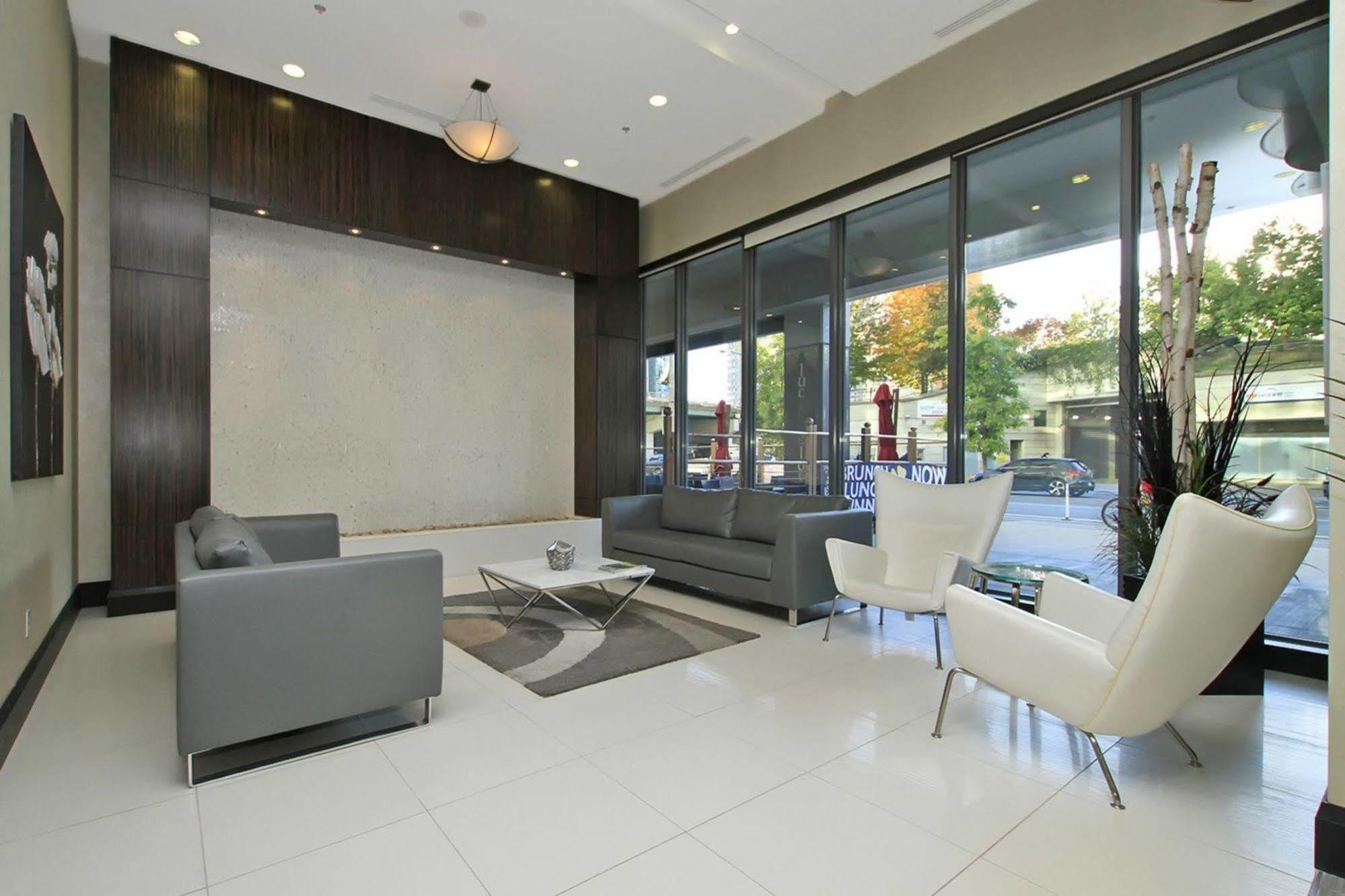 Napa Furnished Suites At Cn Tower & Maple Leaf Square Toronto Eksteriør billede