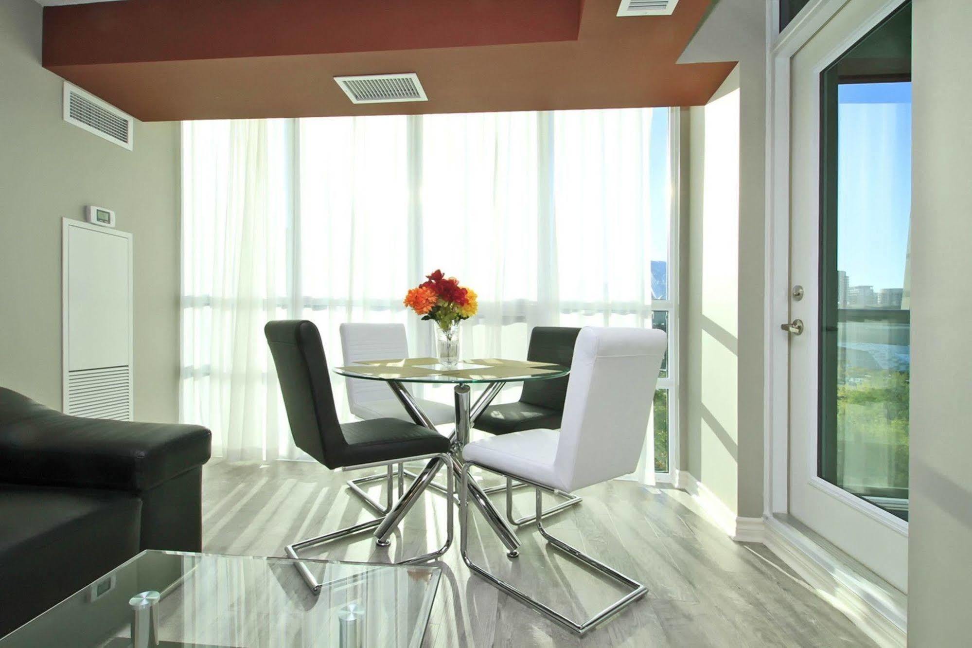 Napa Furnished Suites At Cn Tower & Maple Leaf Square Toronto Eksteriør billede